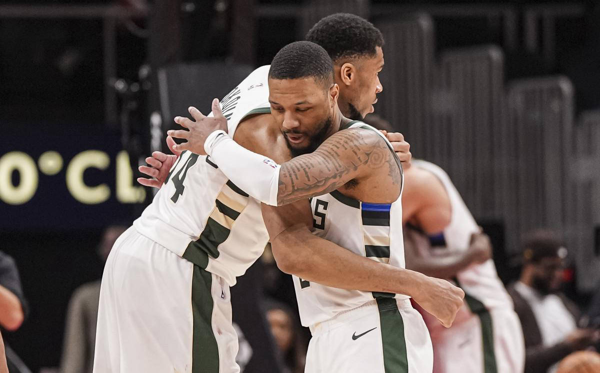 包含密尔沃基雄鹿训练开放日,今夜手感冰凉引欢呼,社区盾在即,训练强度明显提升的词条九游会官方网站